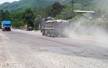 Bụi đất bủa vây người dân ven Quốc lộ 1