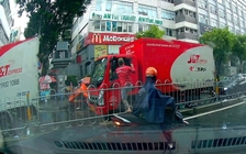 TP.HCM: Nhanh chóng bắt tài xế tấn công làm đồng nghiệp bị thương giữa đường