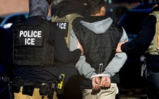 Mỹ tiếp tục siết lao động nhập cư, Hàn Quốc đưa công nhân bị bắt về nước