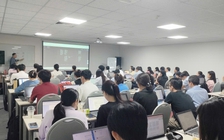 'Cơn sốt' học AI: Lo ngại 'vàng thau lẫn lộn'