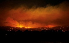 Úc oằn mình giữa cháy rừng lịch sử