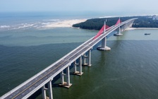 Cận cảnh cầu vượt cửa biển Thuận An 2.400 tỉ đồng chưa thể thông xe