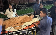 Sản phụ bất ngờ chuyển dạ trên tàu, may mắn gặp 2 nữ hộ sinh