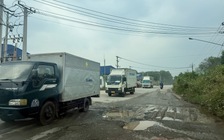 TP.HCM: Đường Vĩnh Lợi hư hỏng nặng, bao giờ mới được sửa?