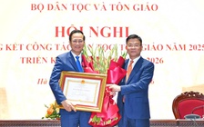 Bộ trưởng Đào Ngọc Dung nhận Huân chương Lao động hạng ba