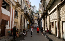 Mỹ gửi hàng cứu trợ Cuba 3 tháng sau bão