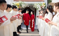 Cô dâu chú rể là hàng xóm, chia khung giờ đãi tiệc