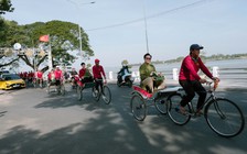 Độc lạ cảnh rước dâu bằng xe lôi tại miền Tây gây sốt