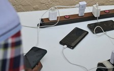 Vì sao smartphone dùng vẫn ổn nhưng cắm sạc là chậm?
