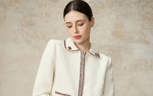 Váy dài và áo khoác tweed dáng ngắn, cặp đôi hoàn hảo cho những ngày cuối năm