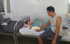 Người chồng đỡ đẻ cho vợ trên taxi