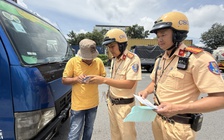 CSGT TP.HCM tổng kiểm soát xe chở khách, hàng hóa dịp Tết Bính Ngọ