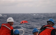 Tàu chở 21 người bị lật úp ở Biển Đông, Trung Quốc và Philippines ứng cứu