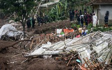 Chạy đua cứu hơn 80 người mất tích sau sạt lở kinh hoàng ở Indonesia