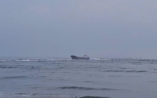 Tàu hàng gần 3.000 tấn mắc cạn tại cảng biển ở Quảng Trị