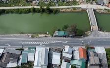 Cận cảnh QL49 bất ngờ bị cụt một phần do 'vướng' quán cháo bò