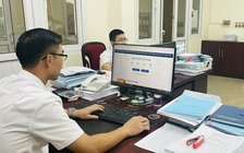 Viên chức được 'chân trong chân ngoài': Cởi mở nhưng cần kiểm soát