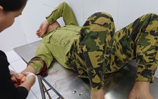 Đi kiểm tra rừng, một bảo vệ bị người đàn ông lạ mặt chém bị thương 
