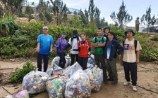 Những chuyến leo núi đặc biệt trên đỉnh Bà Đen