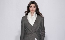 Màu xám không lạnh: bí quyết mặc gam màu công sở quen thuộc mà vẫn cuốn hút