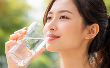 Uống bao nhiêu nước mỗi ngày là đủ để bảo vệ thận?