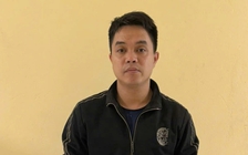 Giám đốc bị khởi tố vì sản xuất cả ngàn chai tương ớt giả cho bếp tập thể