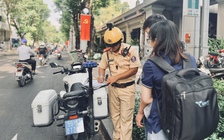 Đỗ xe máy trên vỉa hè TP.HCM: Khi nào không bị CSGT phạt?