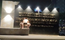Xử phạt người đàn ông trần truồng uốn éo trước Trường đại học Bách khoa TP.HCM
