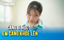 Nữ sinh bại não và ước mơ làm giáo viên trên đôi chân của bố.