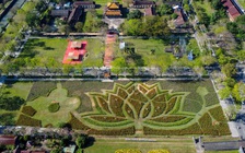 Ngắm đóa sen khổng lồ kết từ 50.000 chậu hoa khoe sắc bên kinh thành Huế