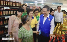 Sắm tết ở siêu thị mini 0 đồng, TP.HCM: Mấy chục năm mới mua sắm kiểu này