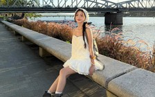 Khăn turban ren trắng, chút điệu đà cho ngày xuống phố