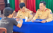 Tài xế chạy ngược chiều vì 'đi theo định vị' bị CSGT TP.HCM phạt 19 triệu