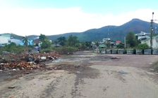 Cơ sở phế liệu, gia công đá 'bủa vây' khu tái định cư