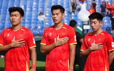 HLV Kim Sang-sik nghẹn ngào cảm ơn U.23 Việt Nam, nói cực hay về bàn thắng của Hiểu Minh