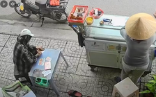 Khoảnh khắc người phụ nữ trúng 1 tỉ đồng vé số cào khiến dân mạng xôn xao