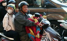 Người Sài Gòn áo ấm, khăn choàng xuất hiện khắp phố