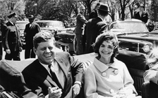 Đằng sau vẻ hào hoa của John F. Kennedy là những cuộc tình không hồi kết