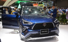 Ồ ạt giảm giá, xe Toyota nhập khẩu về Việt Nam hút khách mua