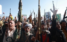 Houthi phóng 3 tên lửa vào trại huấn luyện ở Yemen, tấn công Ả Rập Xê Út