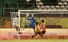SLNA chiếm đỉnh V-League, HAGL tiếp tục trượt dài