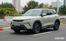 Lái ô tô đổ đèo, xuống dốc: Xe điện an toàn hơn xe xăng?