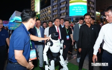 Từ nhập khẩu robot đến tham gia chuỗi giá trị công nghệ