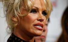 'Bom sex' Pamela Anderson từng 'phá sản' vì chi phí điều trị bệnh hiểm nghèo
