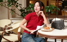 Phối đồ thu 2026 sành điệu nhưng thoải mái với áo polo dệt kim