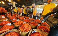 Đặc sản tết đổ bộ, sức mua tăng mạnh