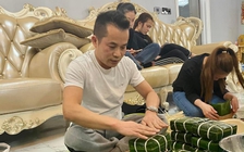 Người Việt ở Anh huy động cả nhà gói bánh chưng, giò chả vẫn không đủ bán