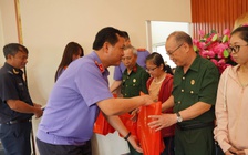 Viện KSND TP.HCM thăm, chúc tết Mẹ Việt Nam anh hùng và tặng quà gia đình chính sách