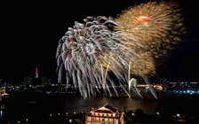 Tận hưởng đêm giao thừa với những tràng pháo hoa tết đẹp lộng lẫy