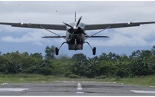 Máy bay chở khách bị bắn lúc hạ cánh ở Indonesia